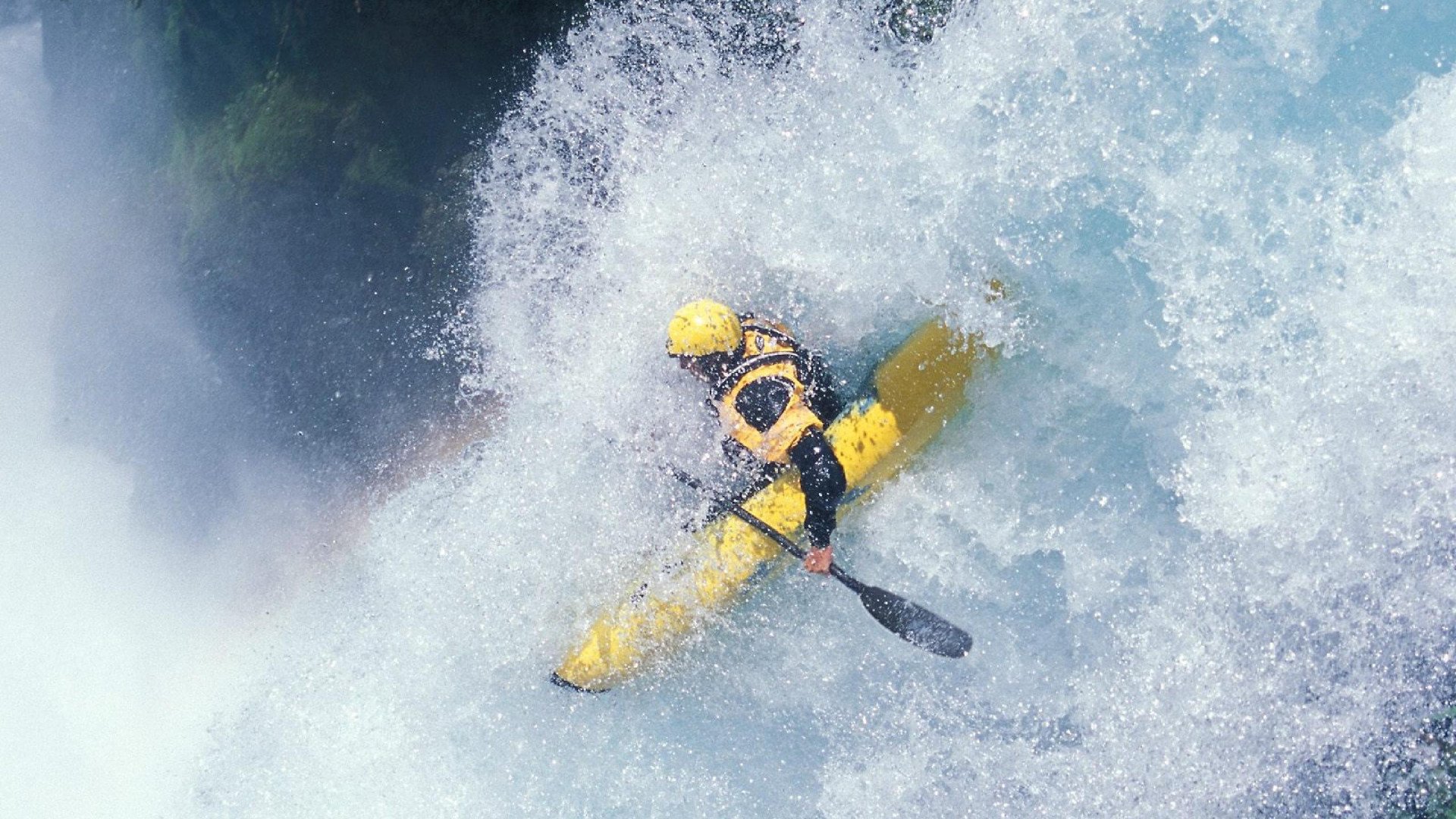 中超“鲁粤对决”山东泰山主场3比2险胜广州队，补时绝杀成焦点